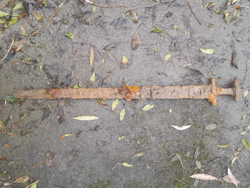 Magnet fisher Trevor Penny recently found this Viking sword dating from 850 AD.