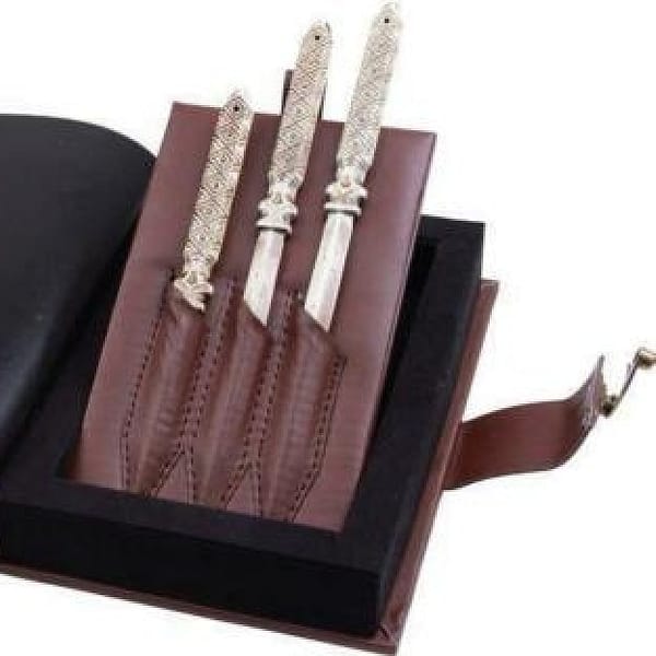 officially-licensed-assassins-creed-aguilar-throwing-knife-set-3-knives-_-box-1